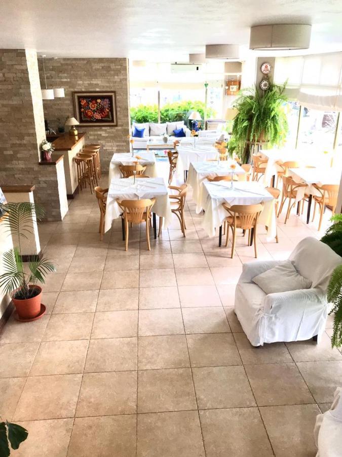 Hotel Europa Pinamar Exteriér fotografie